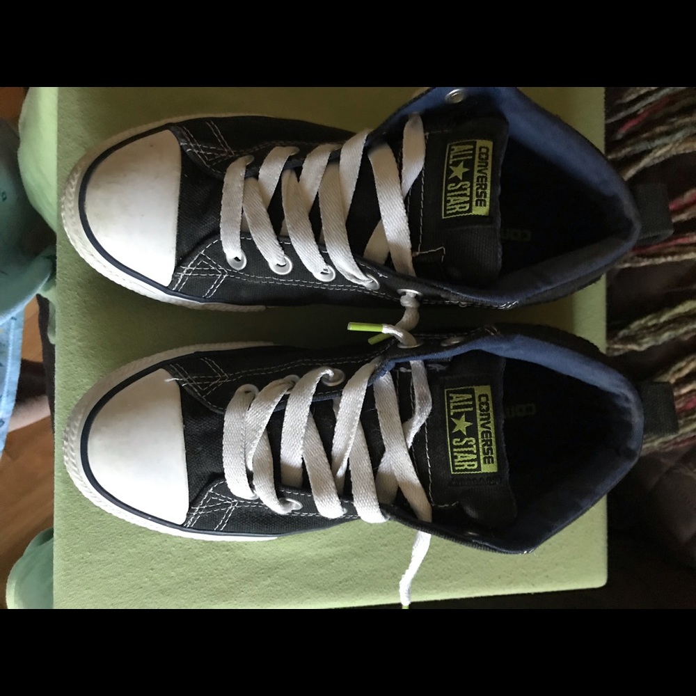 Converse  Chuck Taylor high tops. Size 6 Junior.